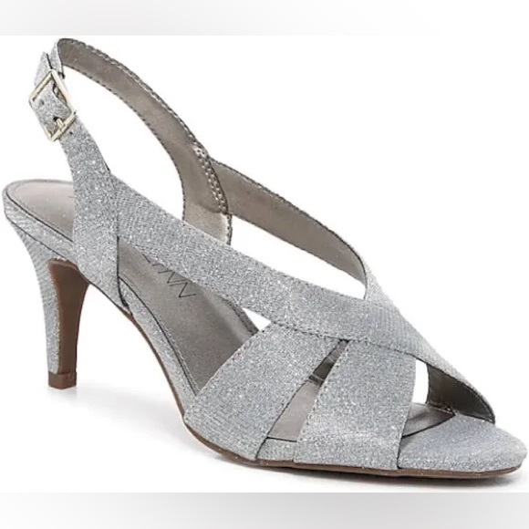 Shoes - Brand new silver heels